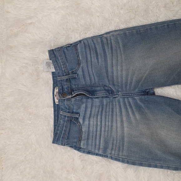 Hollister Light Blue High Rise Women's Jeans. Size 1 - Picture 2 of 5